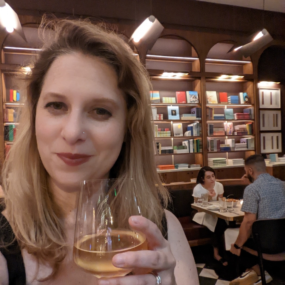 Meet your Posher, Elise